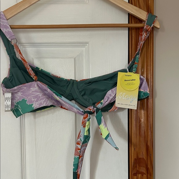 Maaji Pastel Floral Bikini top only . Underwire XL 
No padding. ReversibleNWT - Picture 4 of 8